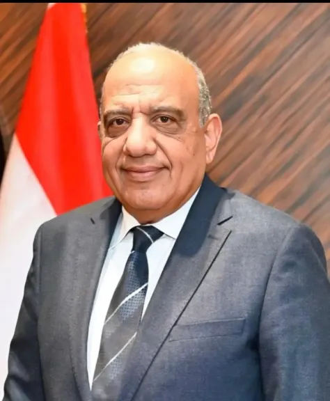  الدكتور محمود عصمت