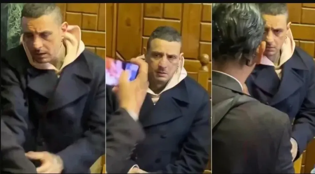 أحمد الفيشاوي خلال عزاء والدته