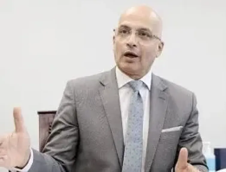 الدكتور محمد ضياء زين العابدين رئيس جامعة عين شمس