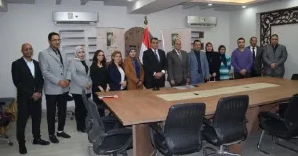 جانب من التوقيع 