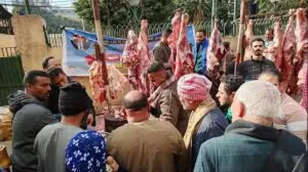 اقبال كبير على منافذ بيع اللحوم البلديه باسيوط