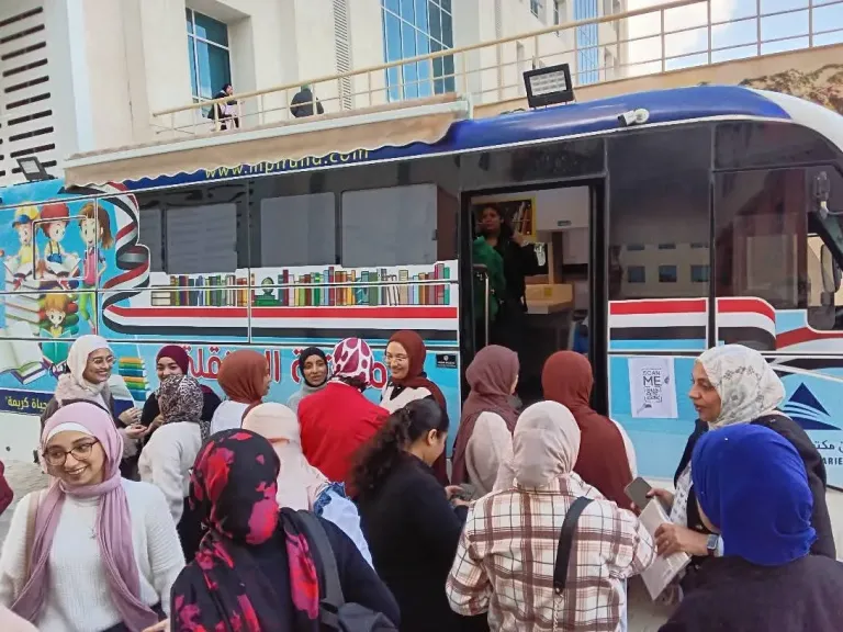 جانب من متابعه 