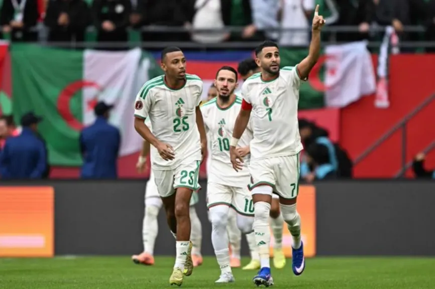 فرحة لاعبى الجزائر 
