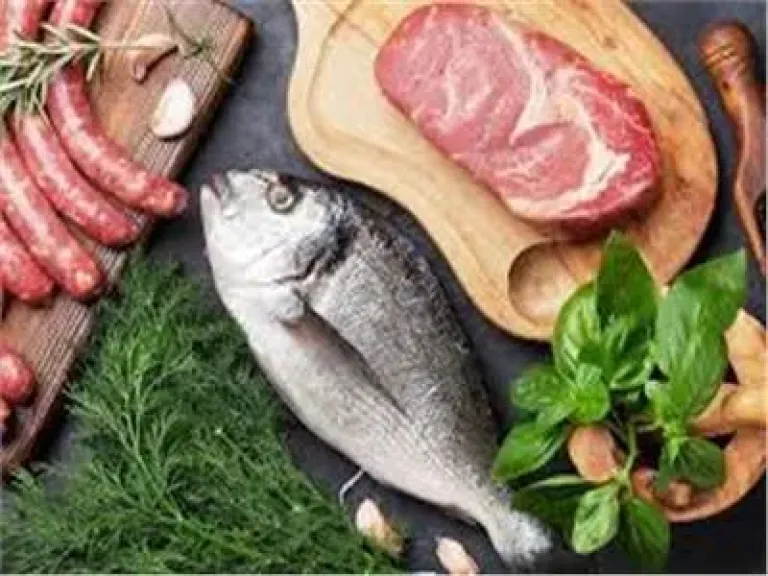 القابضة الغذائية تطرح لحومًا وأسماكًا بتخفيضات