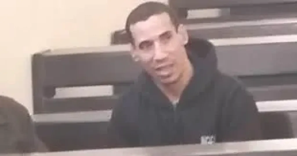 والد المتهم خلال الجلسه