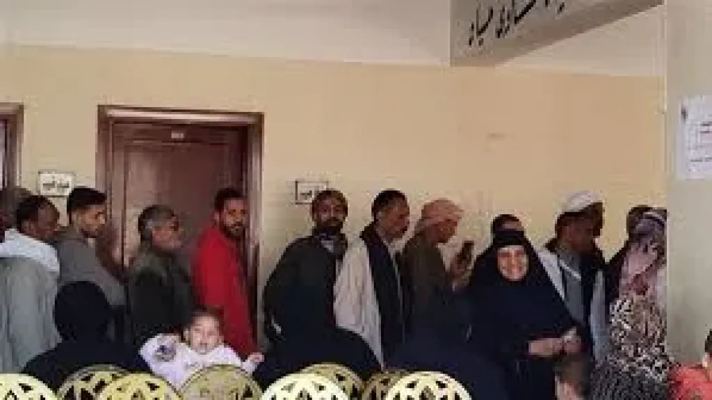اقبال نسائى وشبابى للتصويت بلجنه كفر النيل