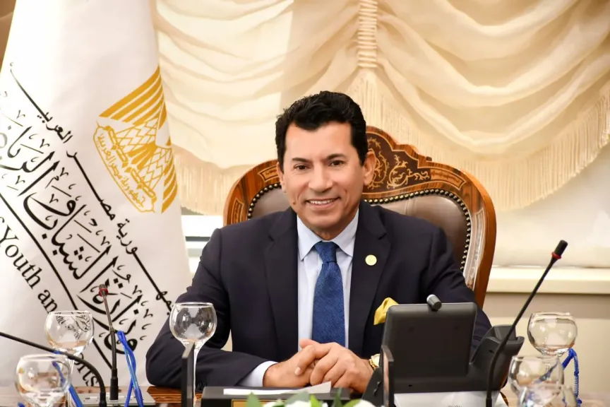  وزير الشباب والرياضة