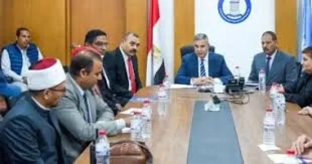 محافظ الاسكندريه خلال المتابعه