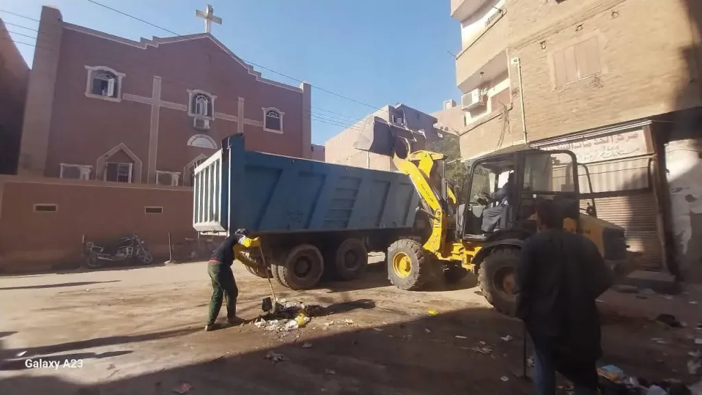 جانب من متابعه 