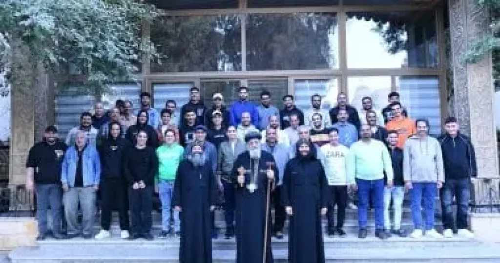 البابا تواضروس الثاني يجتمع بالعاملين فى المقر البابوى