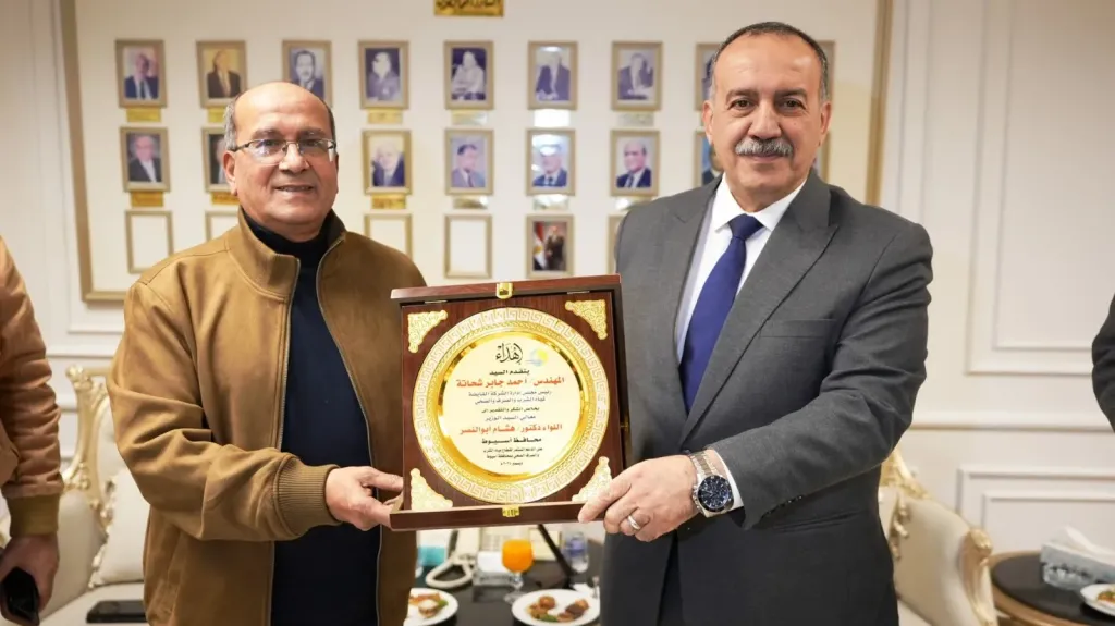 محافظ أسيوط 