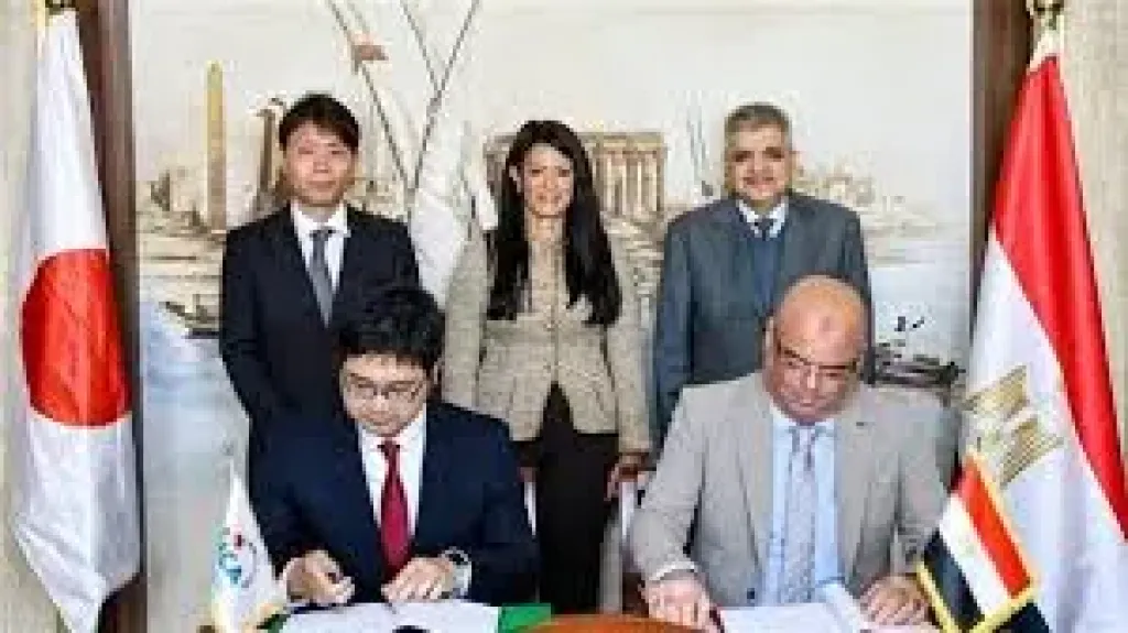 جانب من مراسم التوقيع