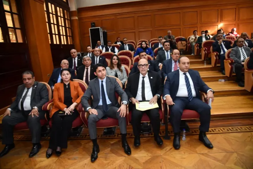 جانب من اجتماع لجنة الاسكان 