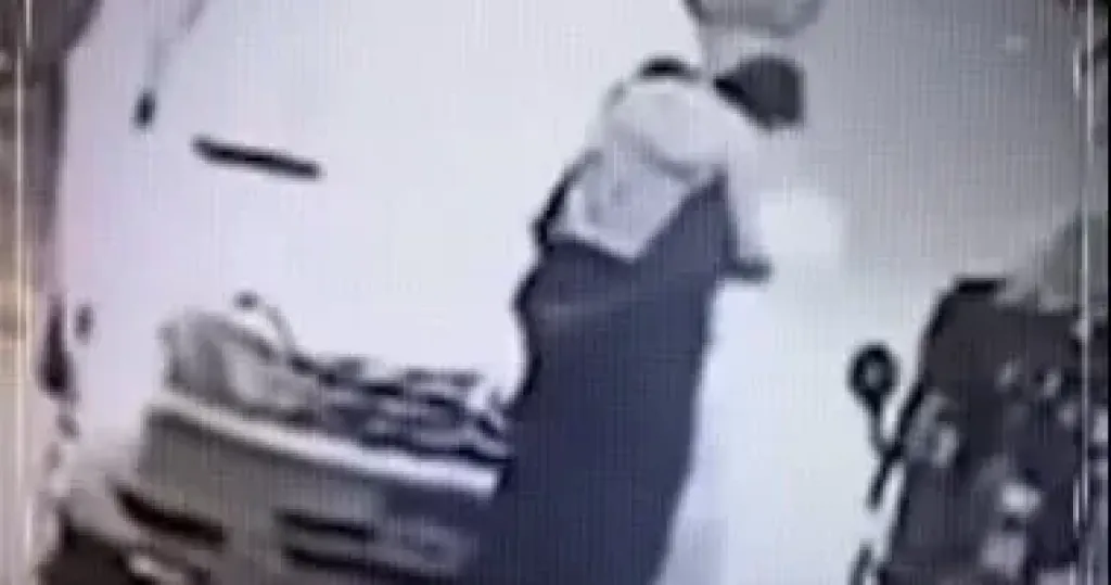 ماذا ينتظر قاتل سيدة وأطفالها الثلاثة بعد تأجيل محاكمته؟