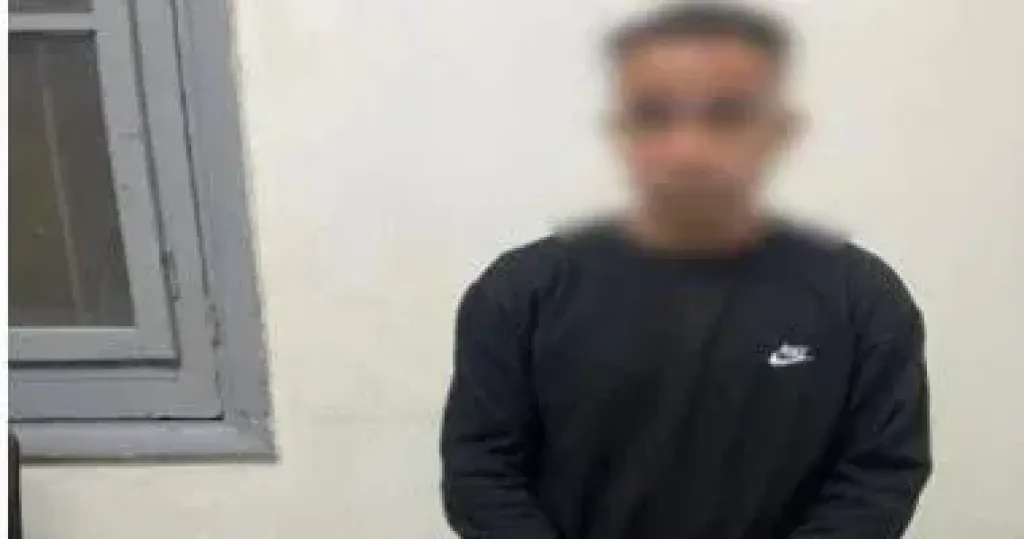 المتهم عقب إلقاء القبض عليه