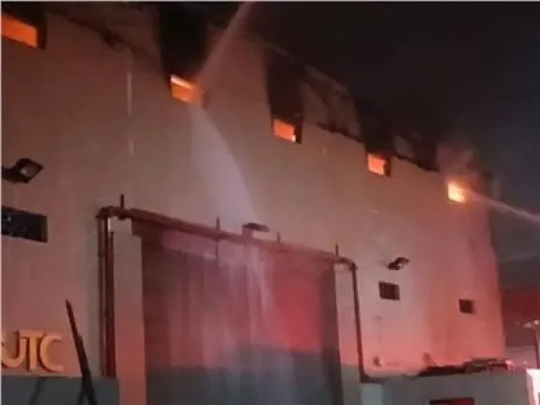 حريق داخل مخزن كراتين