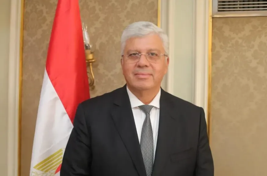  الدكتور أيمن عاشور