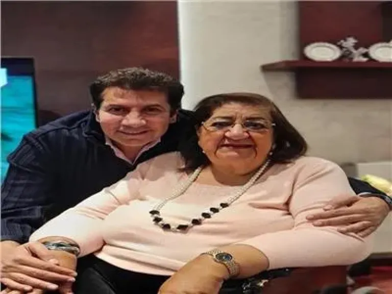 هاني رمزي ووالدته