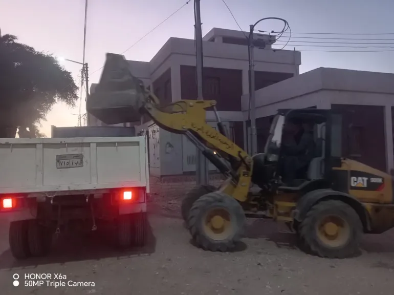 جانب من متابعه 