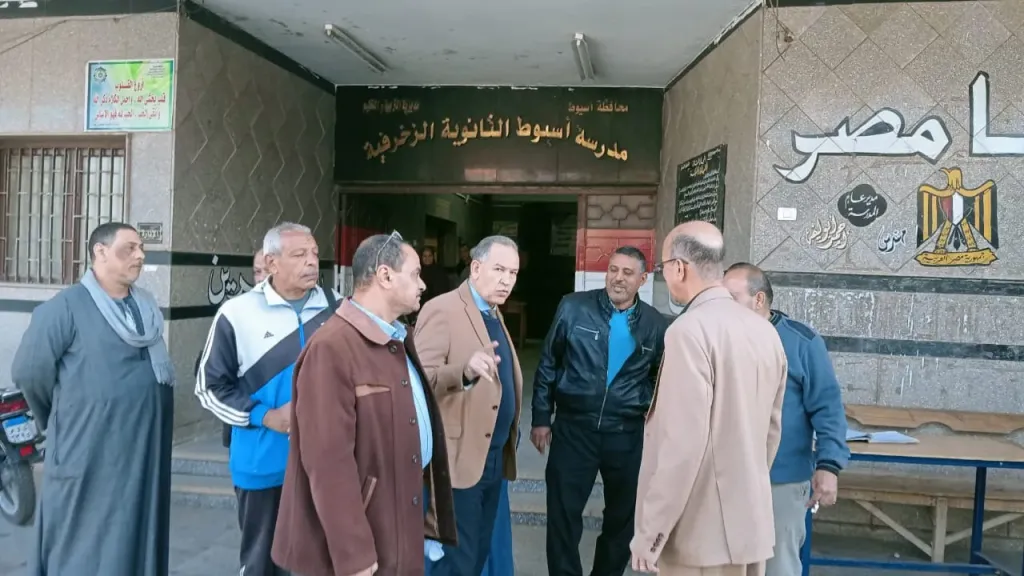 جانب من متابعه 