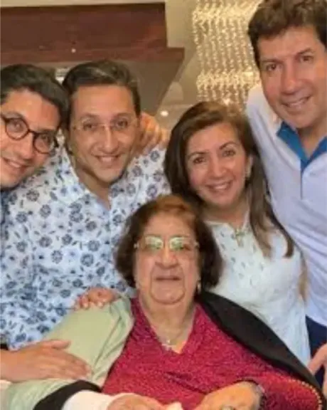 الراحلة وابنائها