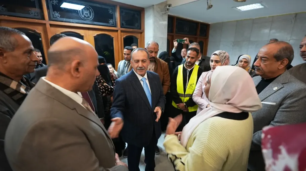 جانب من متابعه 