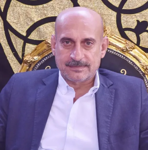 الكاتب 