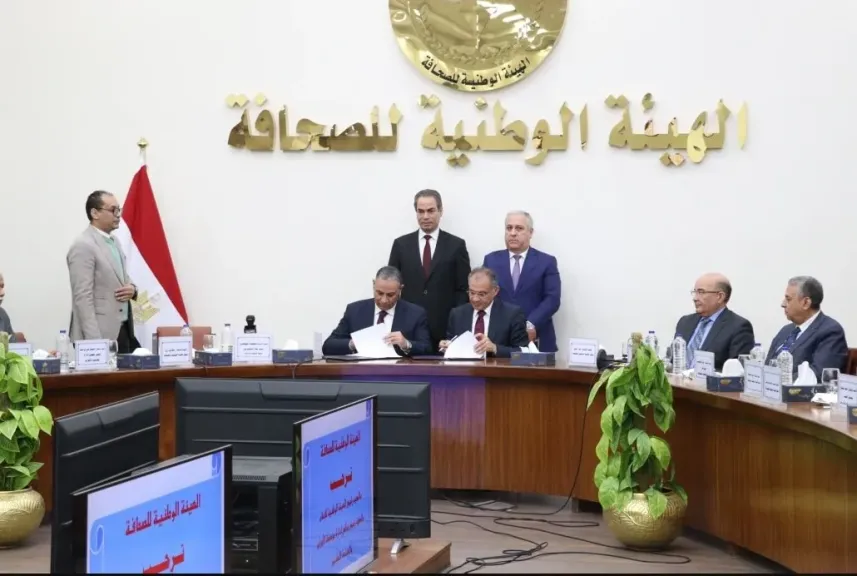 جانب من توقيع الشراكة 