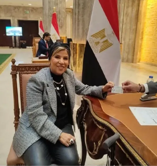 النائبة صبورة السيد  تتسلم كارنيه عضوية مجلس النواب 
