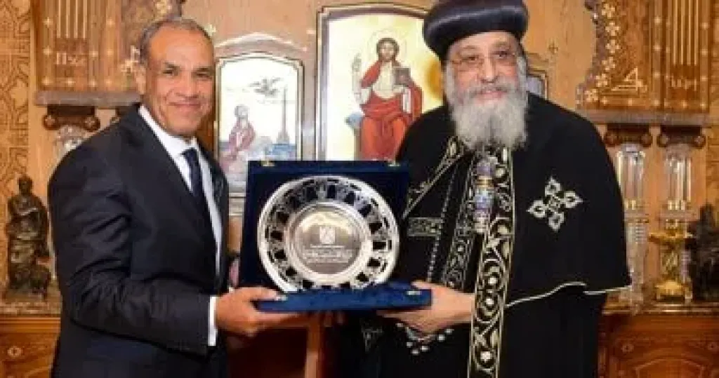 وزير الخارجية يهنئ البابا تواضروس