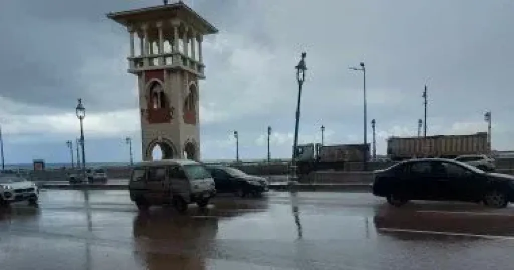 حالة الطقس تشهد أمطارا ببعض المناطق