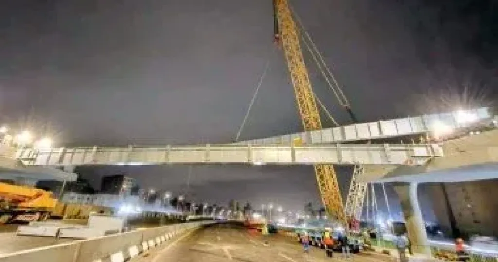 رفع كمرات محور عمرو بن العاص