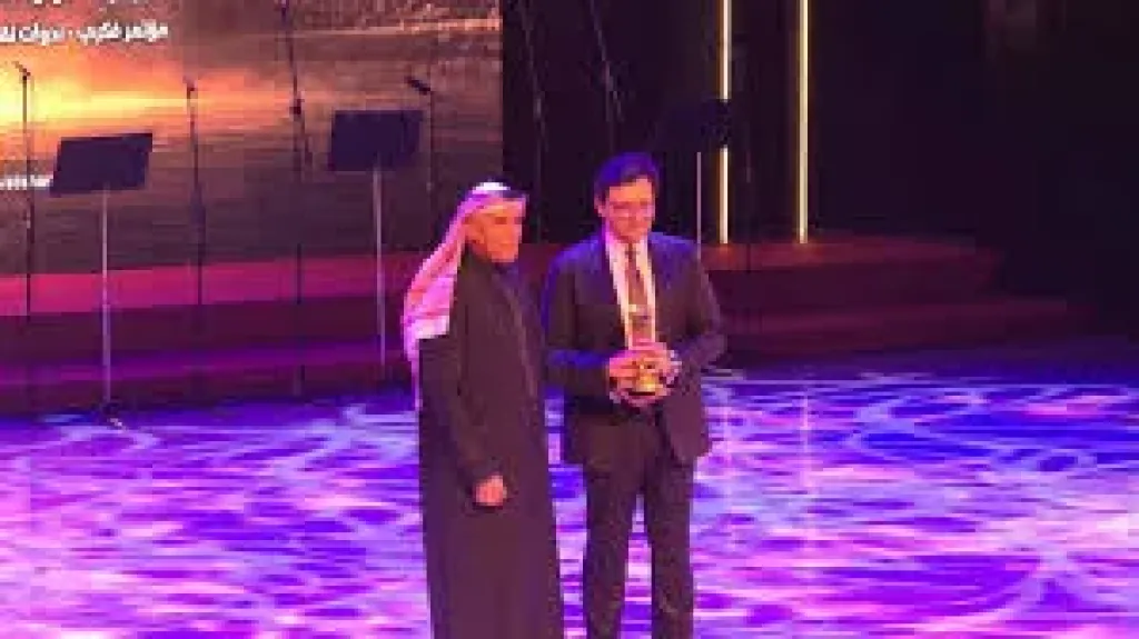 وزير الثقافه خلال أفتتاح المسرح العربى