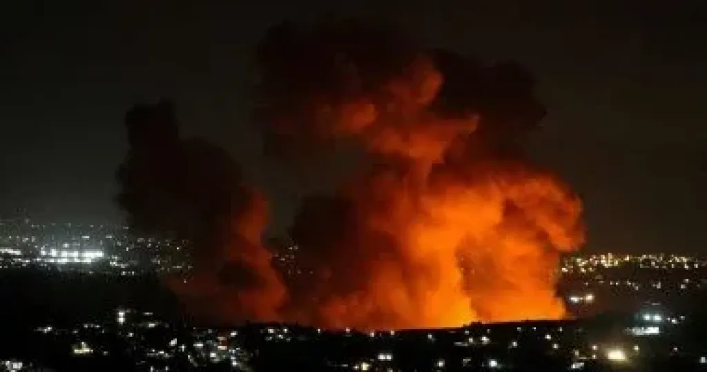 قصف 