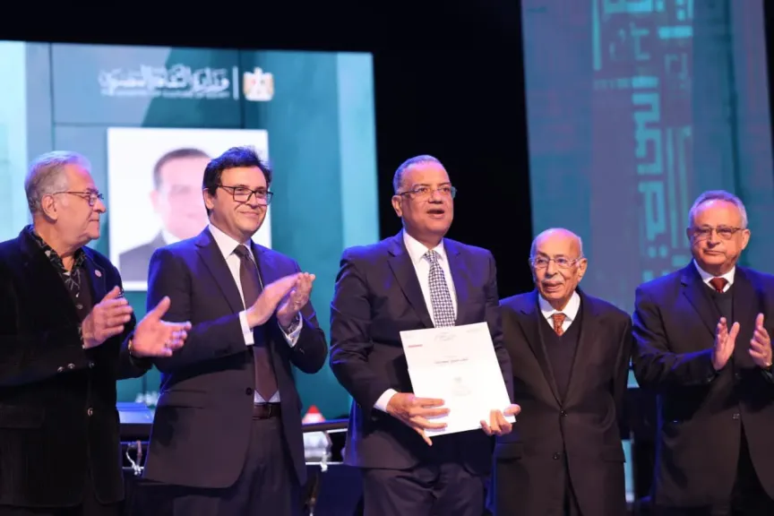 تكريم لكاتب الصحفي الدكتور محمود مسلم