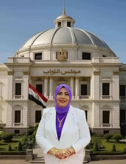 الكاتبة 