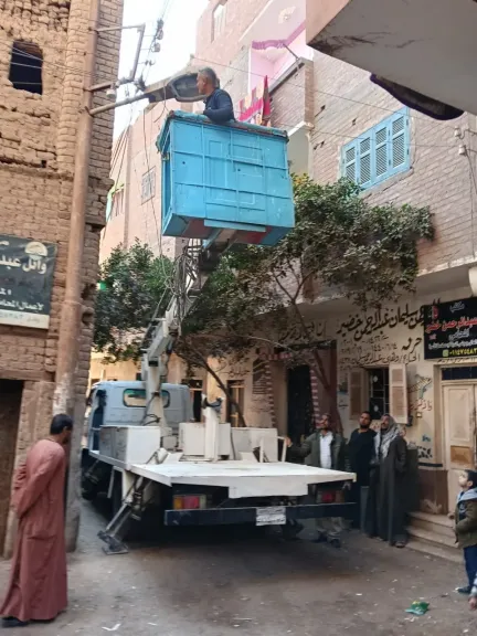 جانب من متابعه 