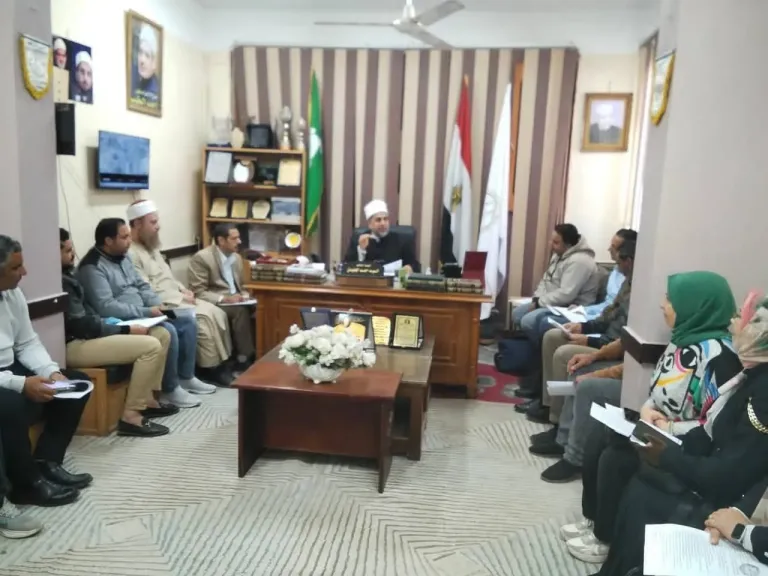 جانب من اجتماع شيخ المنطقة بالشرقية 