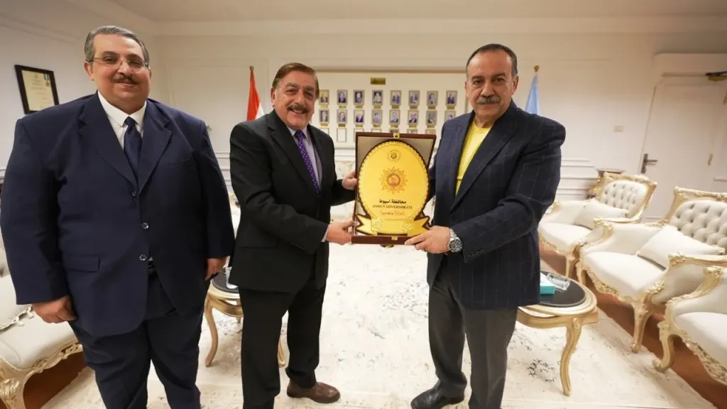 جانب من متابعه 