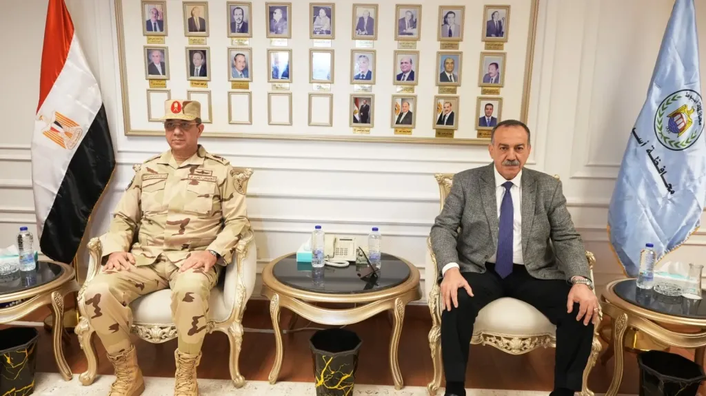 محافظ أسيوط 