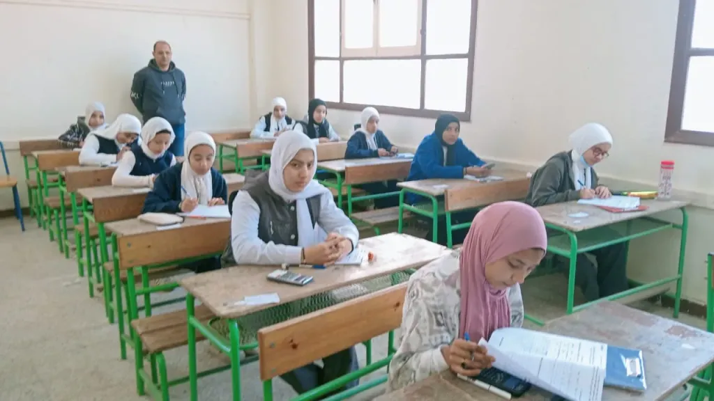 جانب من متابعه 