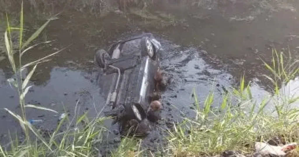 حادث انقلاب سيارة ملاكي بترعة