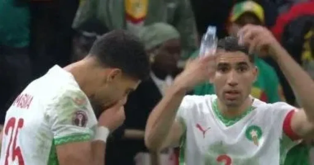 آدم ماسينا مدافع منتخب المغرب يبكي بسبب إستبداله
