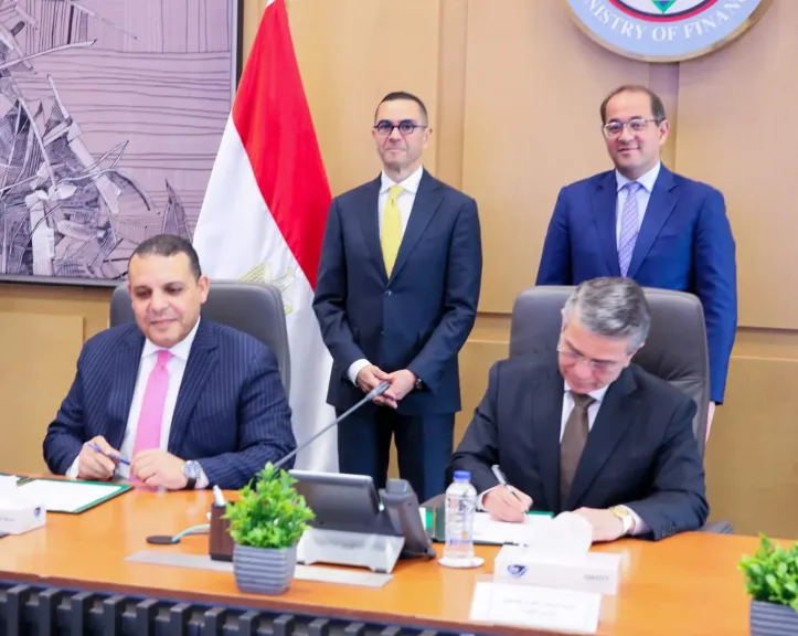 خلال التوقيع 