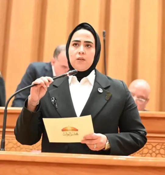 النائبة سارة النحاس 