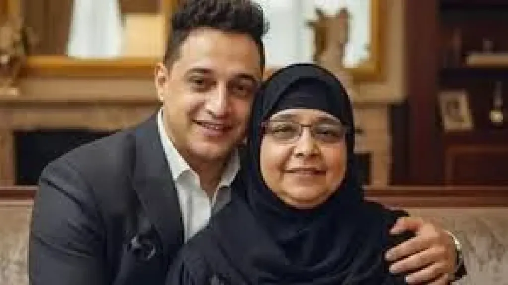 رضا البحراوى ووالدته
