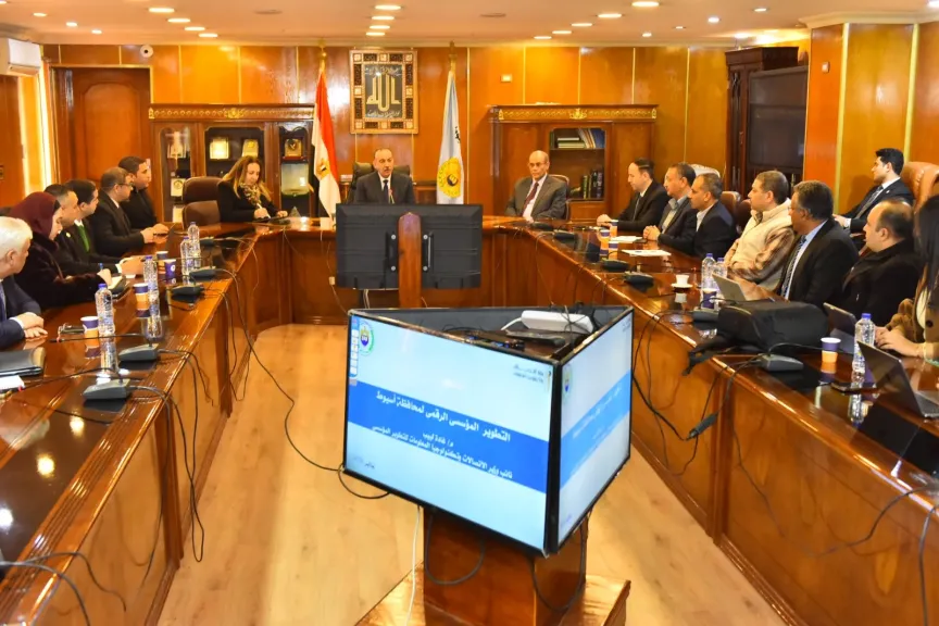 محافظ أسيوط 