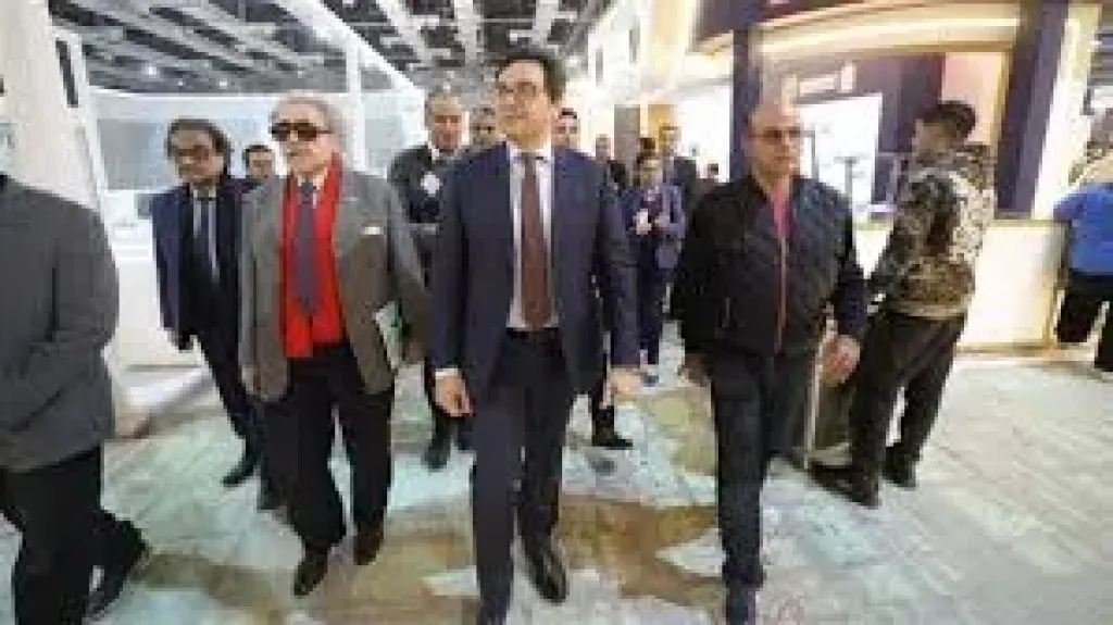 وزير الثقافه يتفقد معرض القاهره الدولى للكتاب