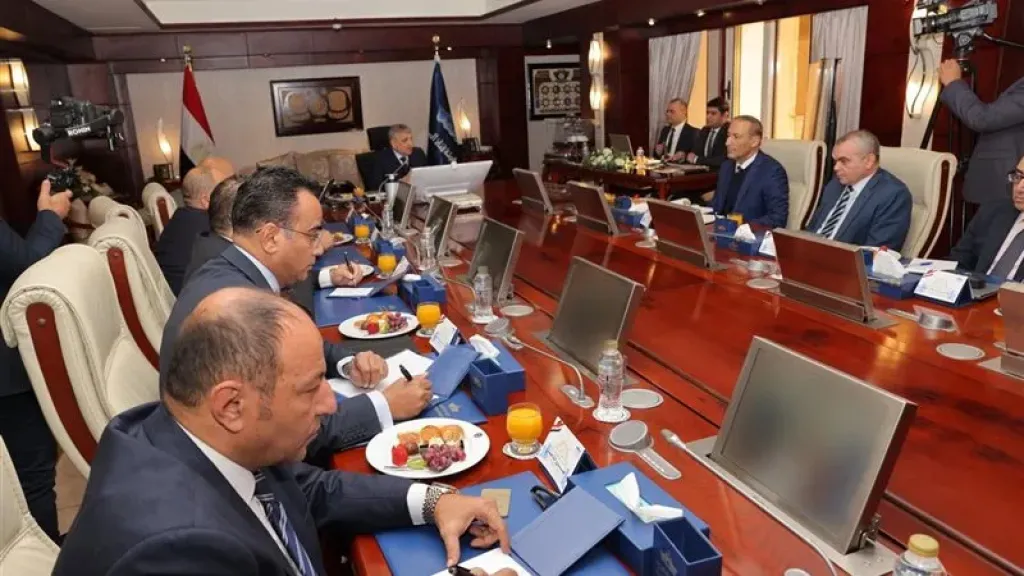 مؤشرات إيجابية تبشر بتعافي حركة الملاحة بالقناة