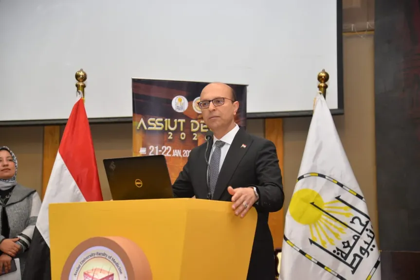 رئيس جامعة أسيوط 